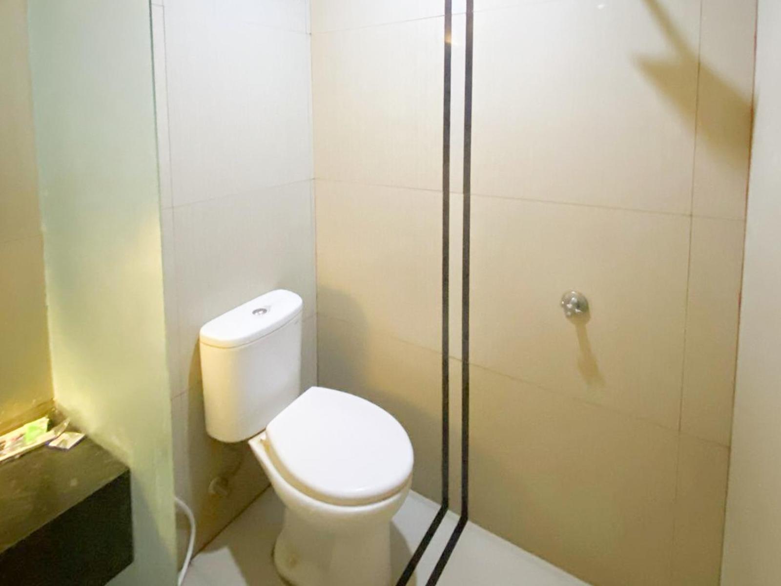 Reddoorz Near Pantai Idola Banyutowo Hotel D'Llala Pati Exteriör bild