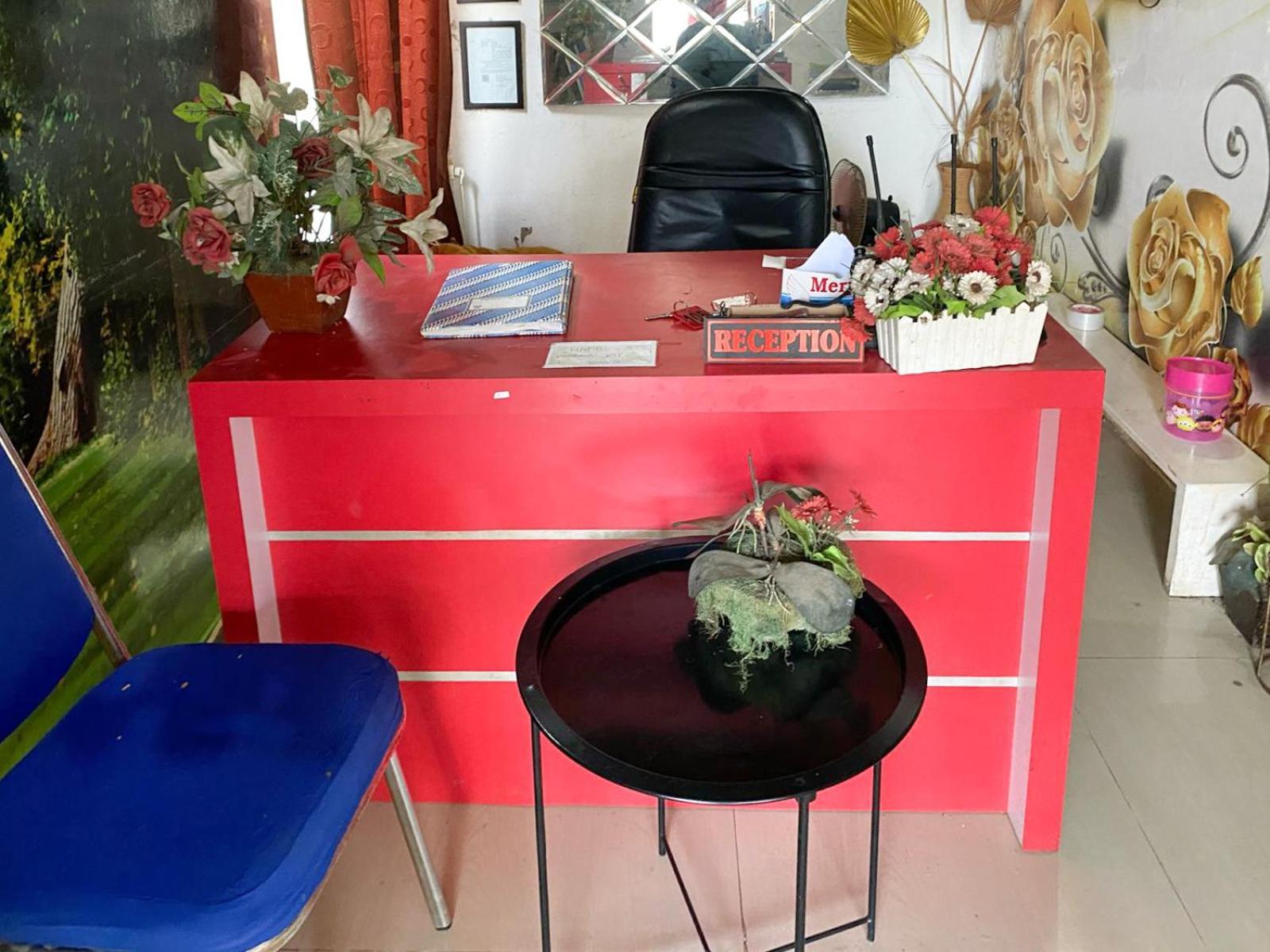 Reddoorz Near Pantai Idola Banyutowo Hotel D'Llala Pati Exteriör bild